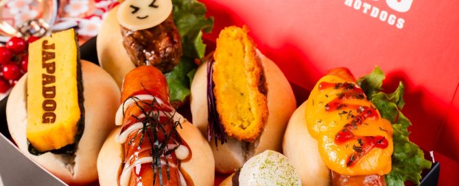 The six-piece mini JAPADOG Bento presented in a right red box